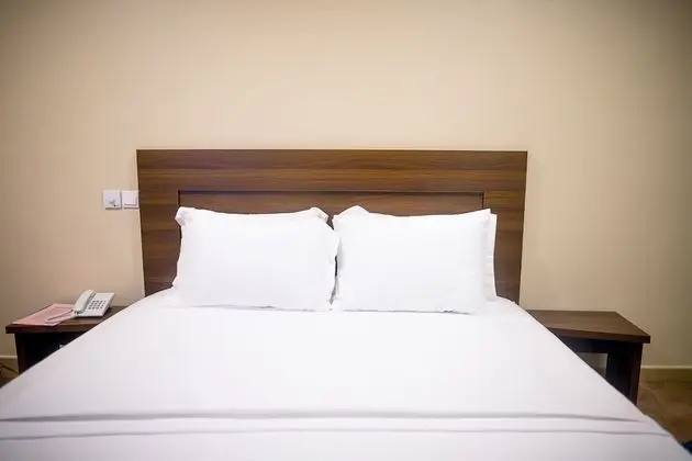 Business Tek Büyük Yataklı Oda