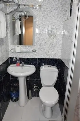 Aile Odası, Şehir veya Dağ Manzaralı, Yemek Masası
