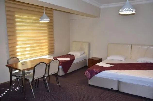 Triple, Şehir veya Dağ Manzaralı, Yemek Masası