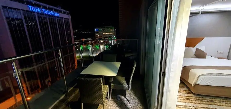 Junior Tek Büyük Yataklı Oda, Balkon, Deniz Manzaralı