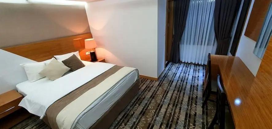Standard Tek Büyük Yataklı Oda