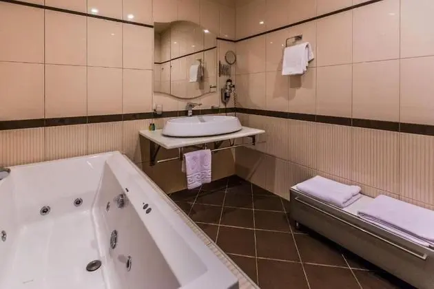 Luxury Oda, 1 En Büyük (King) Boy Yatak, Küvet