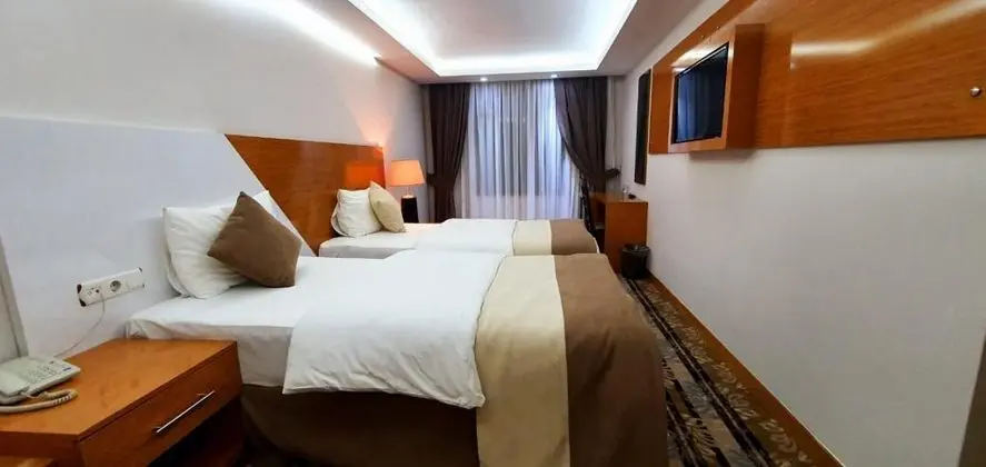 Twin, Şehir Manzaralı