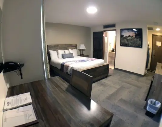 Economy Room, 1 Queen Bed (Near Ice Machine)