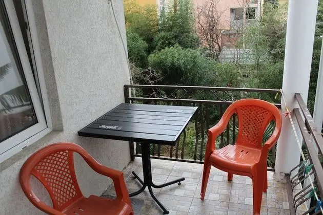 Üç Kişilik Oda, Balkon