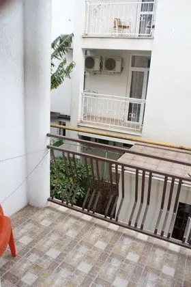 Üç Kişilik Oda, Balkon