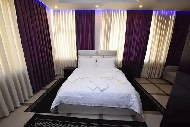 Tek Büyük Yataklı Oda, Balkon