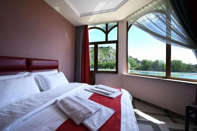 Tek Büyük Yataklı Oda, Balkon