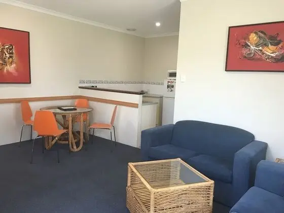 Standard Apart Daire, 2 Yatak Odası, Sigara İçilmez, Küçük Mutfak (SC Apartment)