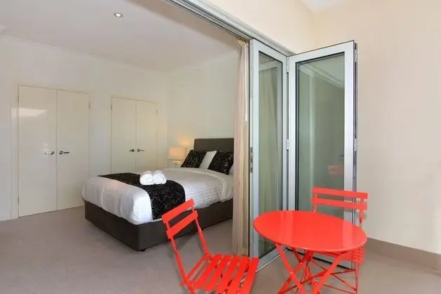 Apart Daire, 2 Yatak Odası (1 Bathroom-Balcony OR Courtyard-NoSea)