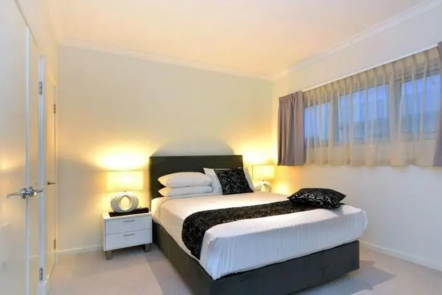 Apart Daire, 2 Yatak Odası (1 Bathroom-Balcony OR Courtyard-NoSea)