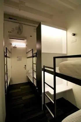 1 Bed in 6-Bed Mixed Dorm