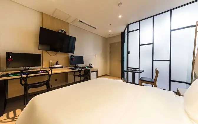 Oda (Semi-special room (2 PUBG PCs Netflix)