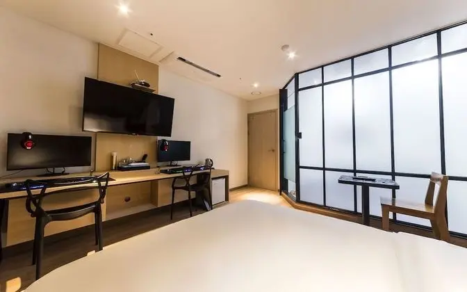 Oda (Semi-special room (2 PUBG PCs Netflix)