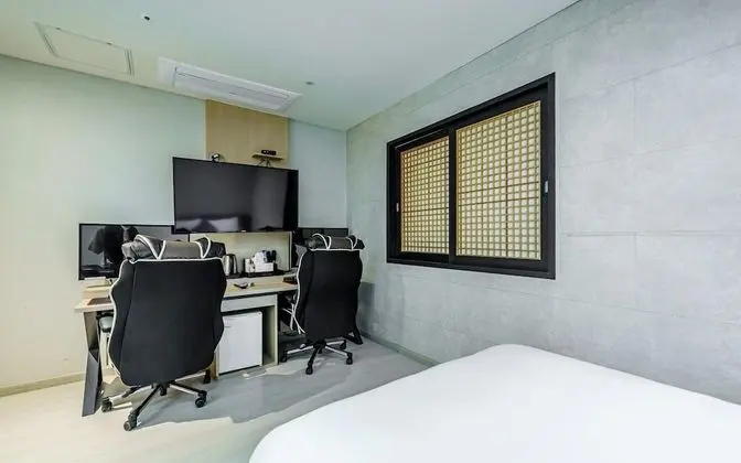 Oda (Semi-special room (2 PUBG PCs Netflix)