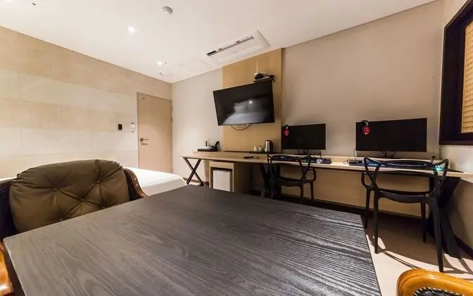 Oda (Special room (2 bag PCs Netflix avail)