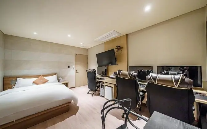 Oda (Special room (2 bag PCs Netflix avail)
