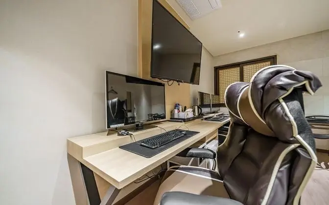 Oda (Special room (2 bag PCs Netflix avail)