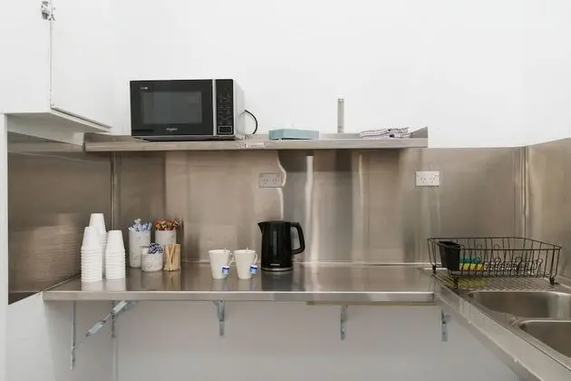 İki Ayrı Yataklı Oda, Ortak Banyo