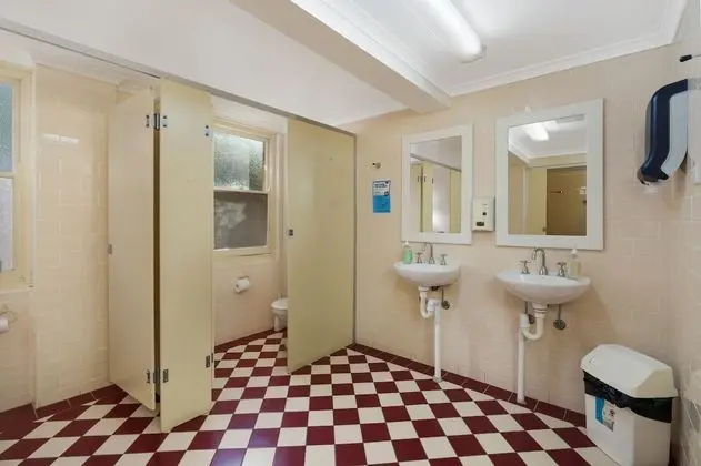 Oda, 1 Büyük (Queen) Boy Yatak, Ortak Banyo