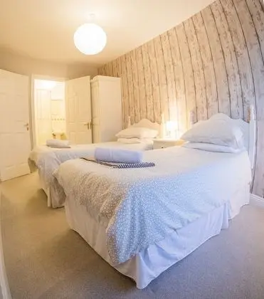 Beautiful and Spacious 2 Bedroom Beach View Apartment