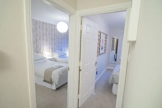 Beautiful and Spacious 2 Bedroom Beach View Apartment