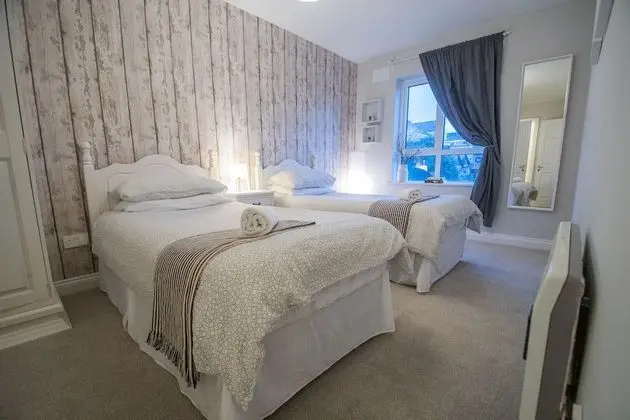 Beautiful and Spacious 2 Bedroom Beach View Apartment
