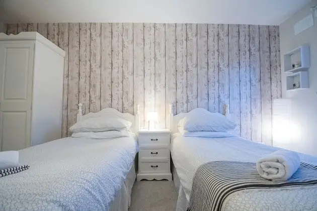 Beautiful and Spacious 2 Bedroom Beach View Apartment