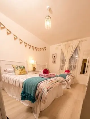 The Boutique by the Sea - 2 Bedroom Beach View Apartment