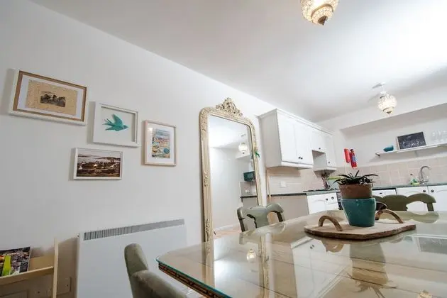 The Boutique by the Sea - 2 Bedroom Beach View Apartment