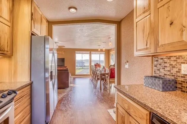 Ev, Birden Çok Yatak (Bungalow By The Bay)