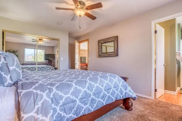 Ev, Birden Çok Yatak (Bungalow By The Bay)