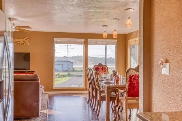 Ev, Birden Çok Yatak (Bungalow By The Bay)