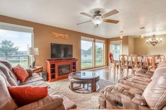 Ev, Birden Çok Yatak (Bungalow By The Bay)