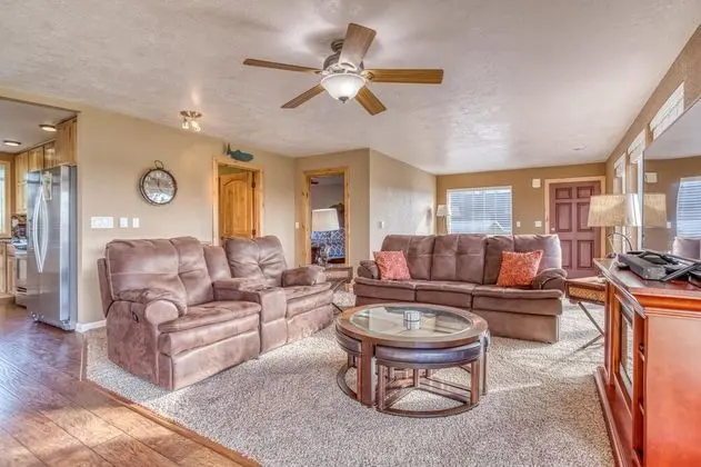 Ev, Birden Çok Yatak (Bungalow By The Bay)