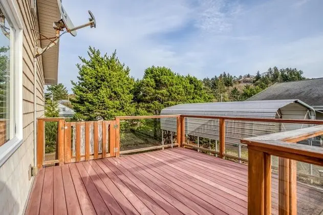 Ev, Birden Çok Yatak (Bungalow By The Bay)