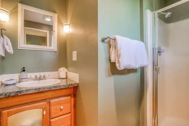 Ev, Birden Çok Yatak (Bungalow By The Bay)