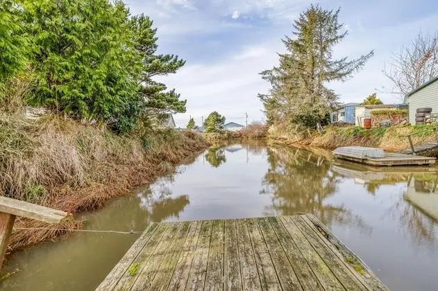 Ev, Birden Çok Yatak (Bungalow By The Bay)