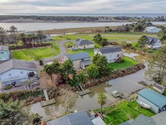 Ev, Birden Çok Yatak (Bungalow By The Bay)