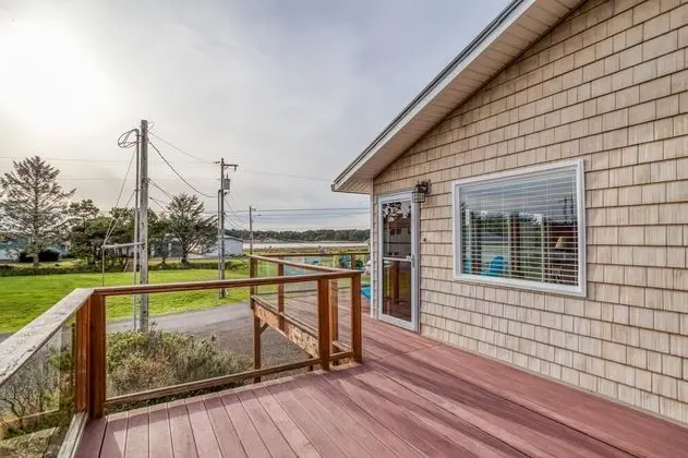 Ev, Birden Çok Yatak (Bungalow By The Bay)