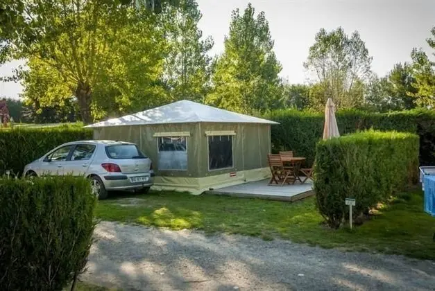 Bungalov (Bungalow Toilé)