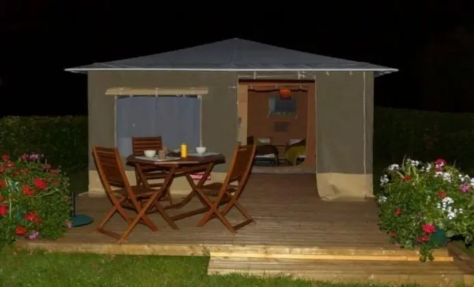 Bungalov (Bungalow Toilé)