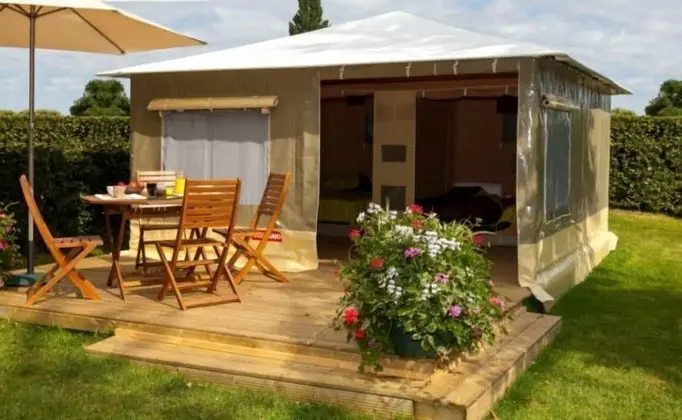 Bungalov (Bungalow Toilé)