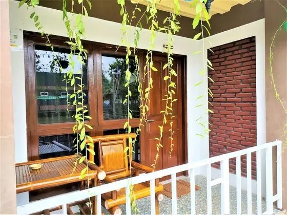 Bungalov, Havuz Manzaralı