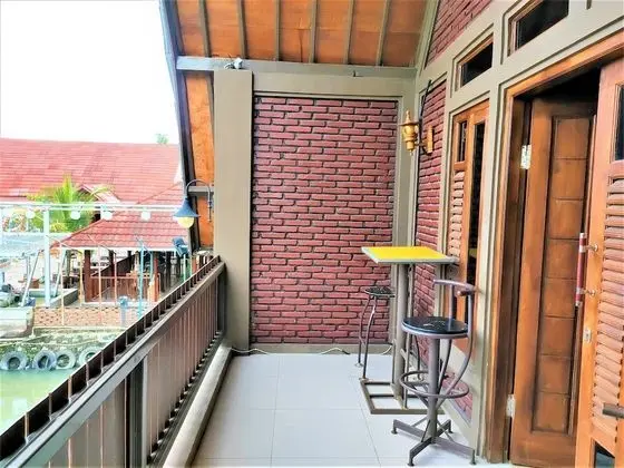 Bungalov, Havuz Manzaralı