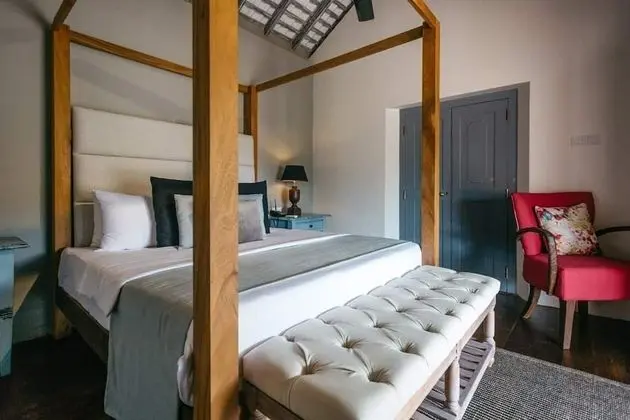 Tek Büyük Yataklı Oda (Upper Floor)