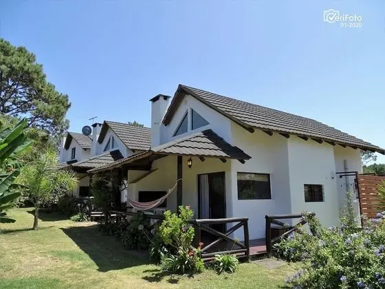 Family Bungalov, 2 Yatak Odası, Havuz Manzaralı