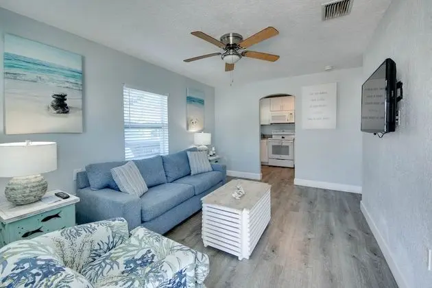 One-Bedroom Suite, Pool View (Unit 1)