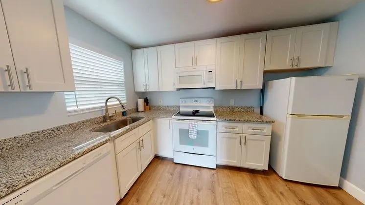 One-Bedroom Suite, Pool View (Unit 1)