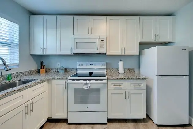One-Bedroom Suite, Pool View (Unit 1)
